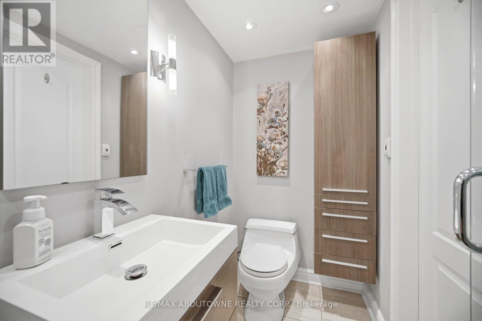 












41 PLAINSMAN ROAD

,
Mississauga (Streetsville),




Ontario
L5N1C4

