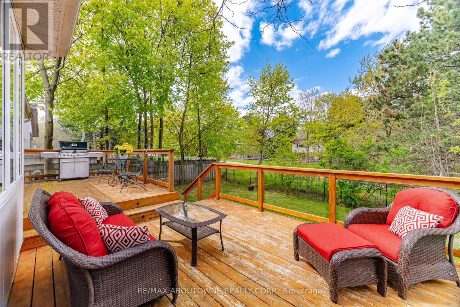 












41 PLAINSMAN ROAD

,
Mississauga (Streetsville),




Ontario
L5N1C4


