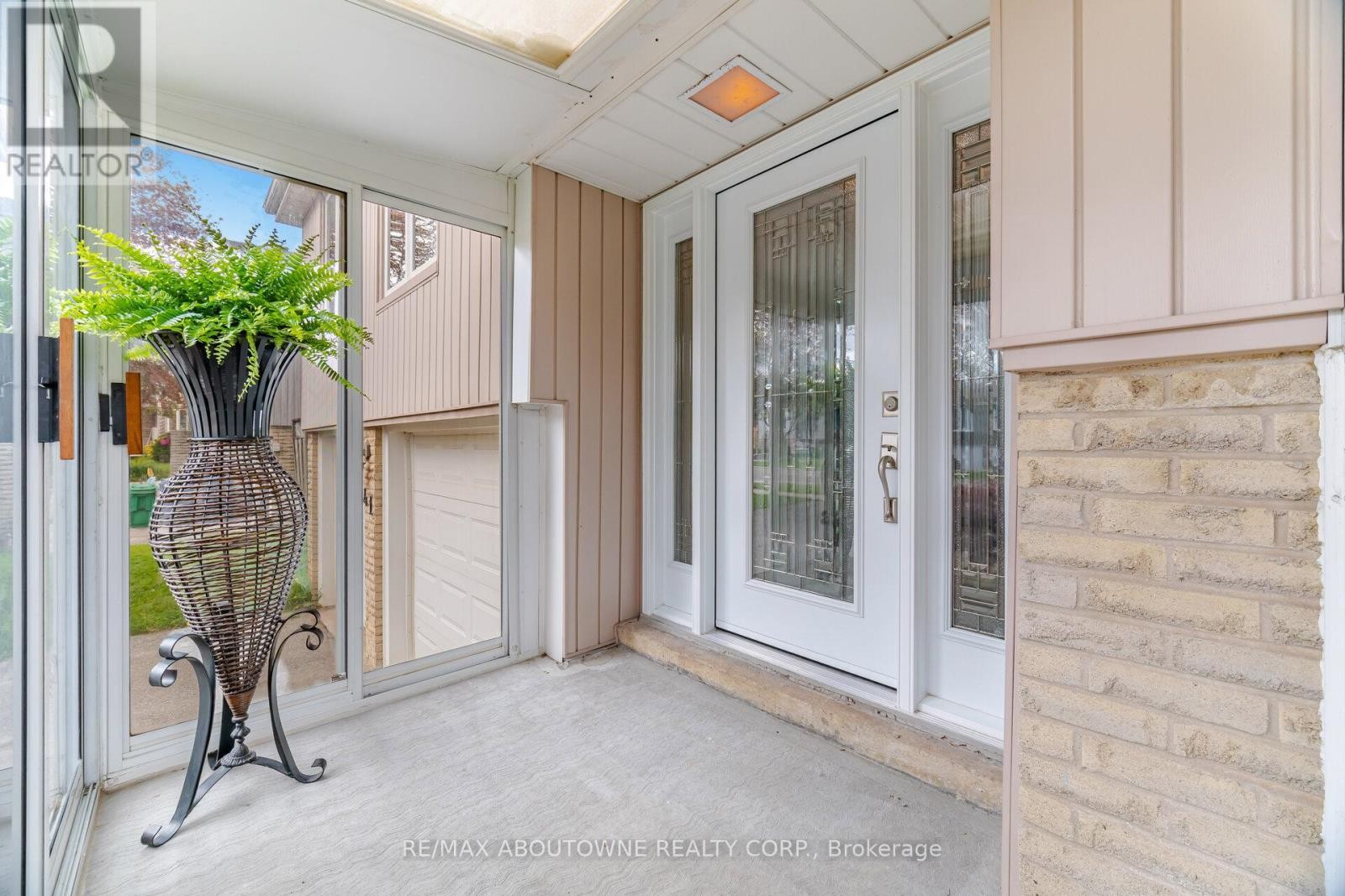












41 PLAINSMAN ROAD

,
Mississauga (Streetsville),




Ontario
L5N1C4

