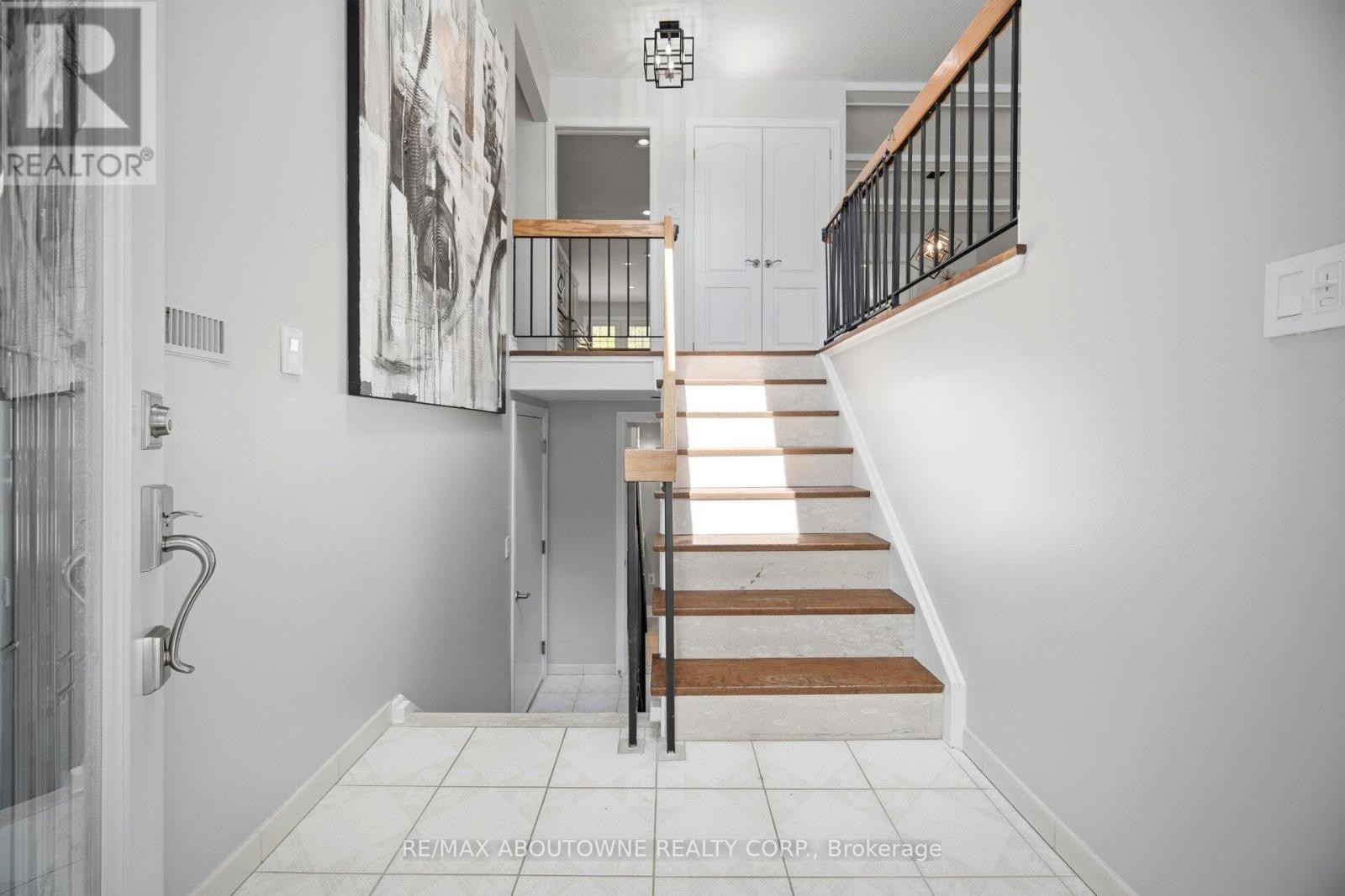 












41 PLAINSMAN ROAD

,
Mississauga (Streetsville),




Ontario
L5N1C4

