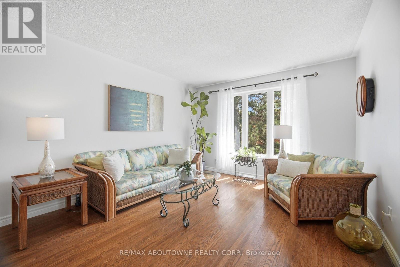 












41 PLAINSMAN ROAD

,
Mississauga (Streetsville),




Ontario
L5N1C4

