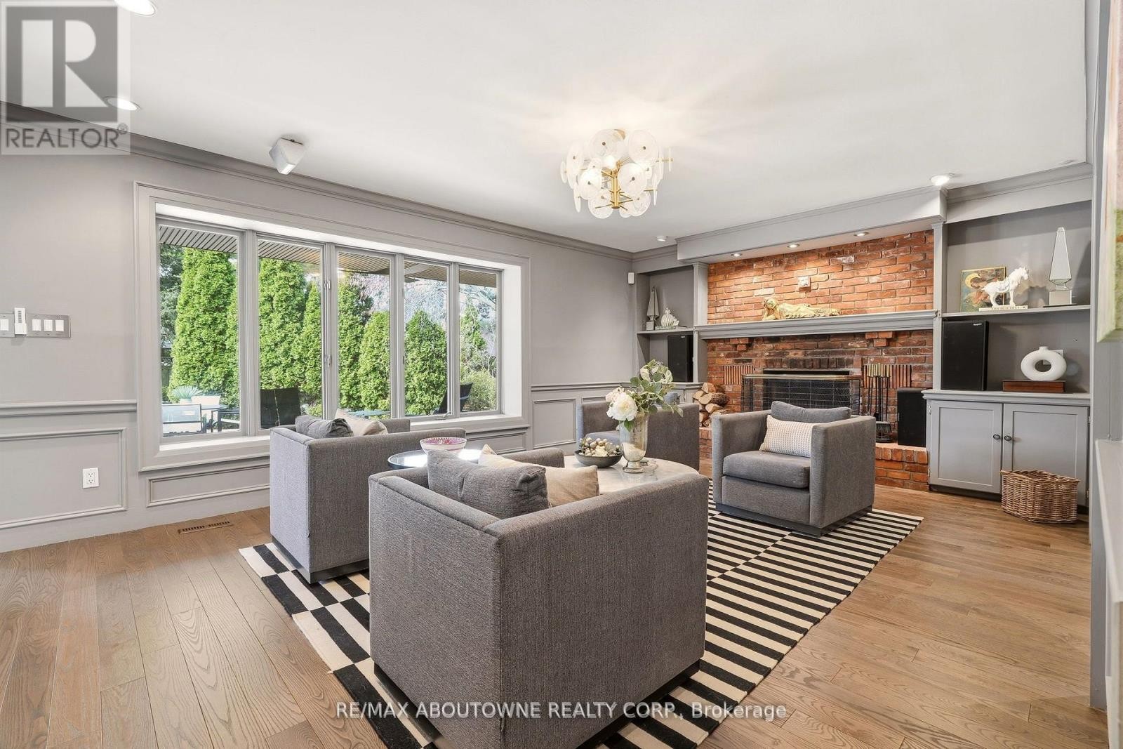 












356 SHOREACRES ROAD

,
Burlington (Shoreacres),




Ontario
L7L2H5

