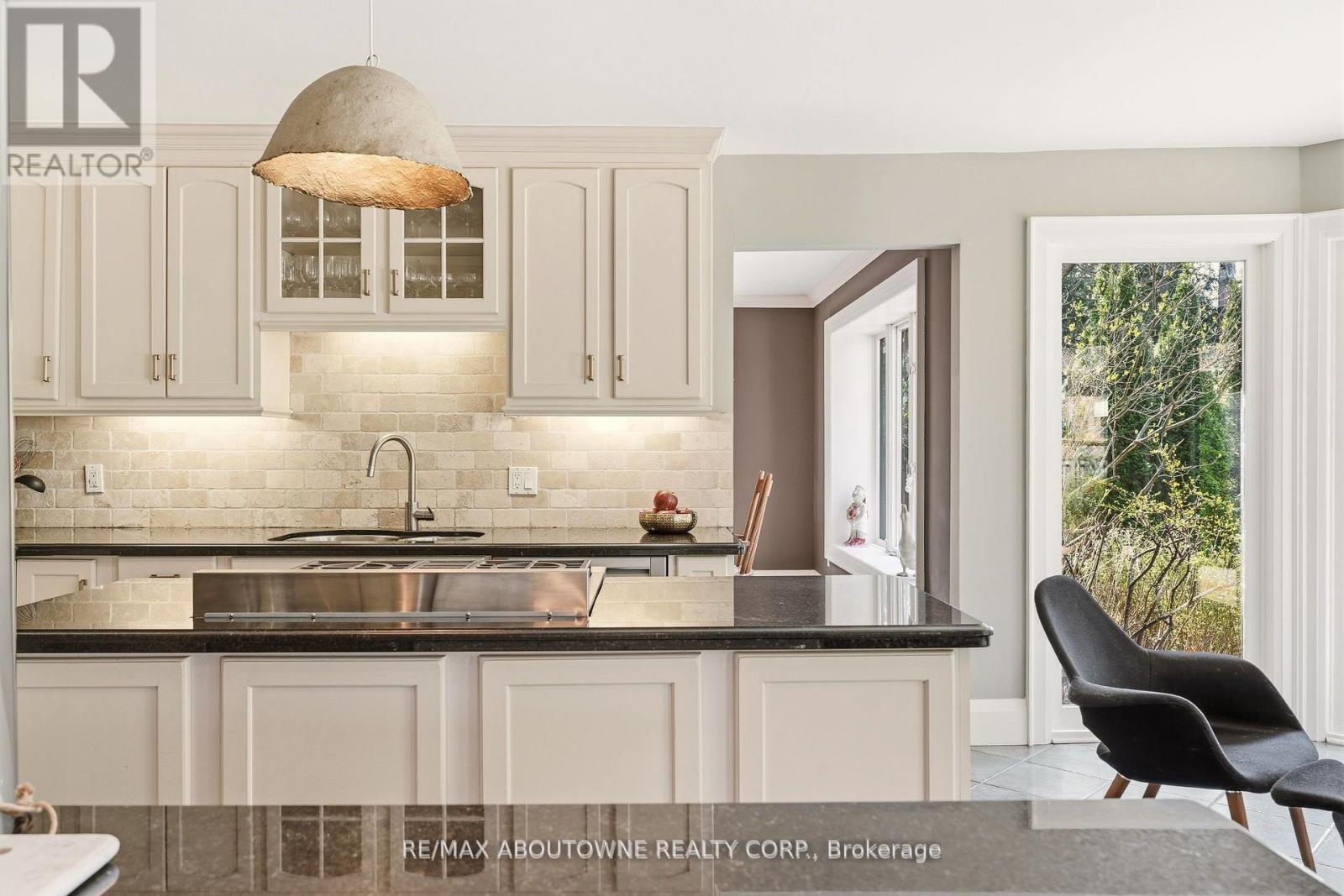 












356 SHOREACRES ROAD

,
Burlington (Shoreacres),




Ontario
L7L2H5

