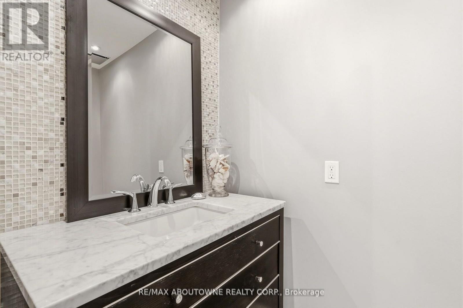 












356 SHOREACRES ROAD

,
Burlington (Shoreacres),




Ontario
L7L2H5

