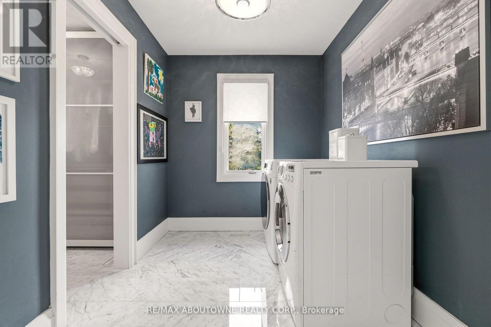 












356 SHOREACRES ROAD

,
Burlington (Shoreacres),




Ontario
L7L2H5

