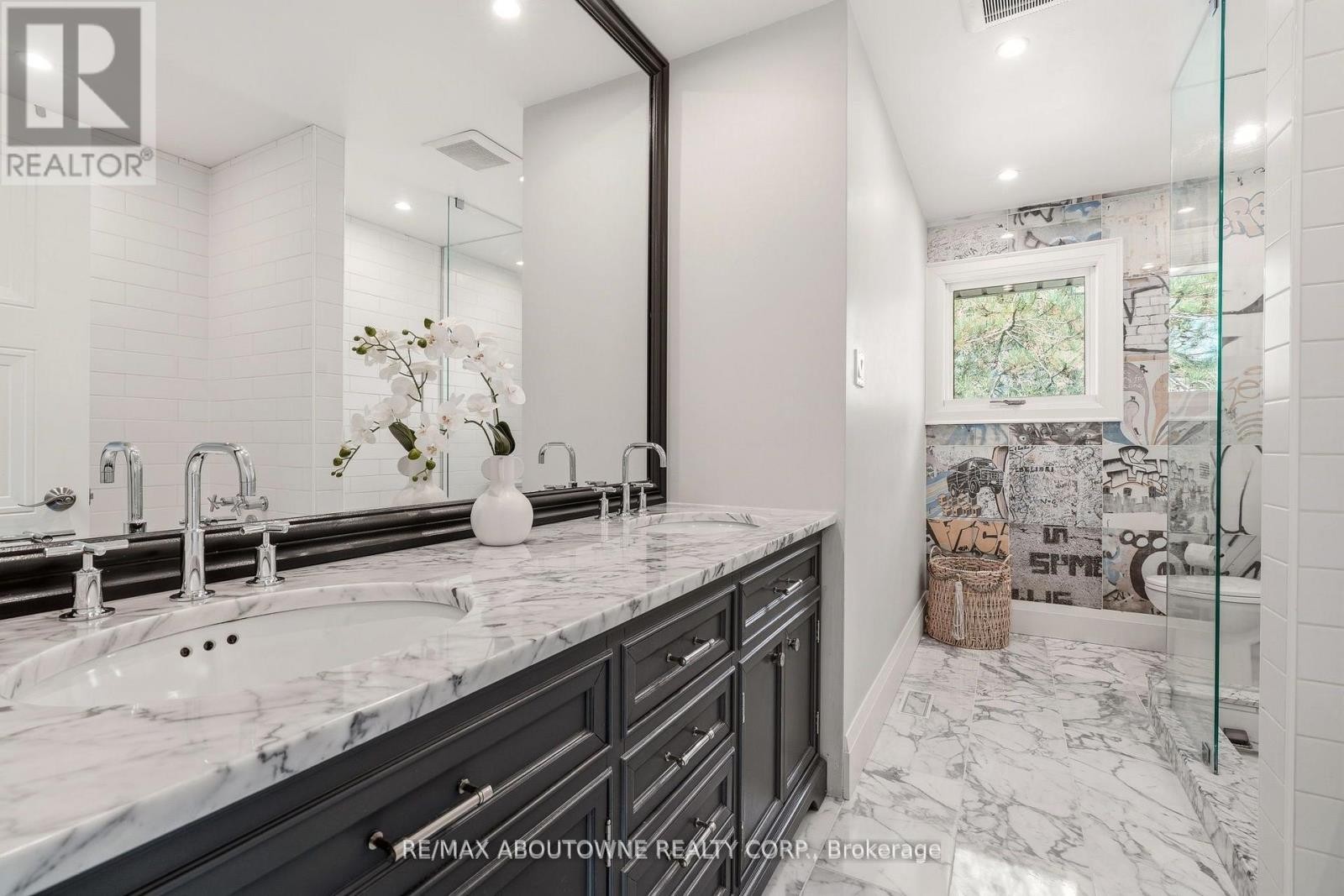 












356 SHOREACRES ROAD

,
Burlington (Shoreacres),




Ontario
L7L2H5

