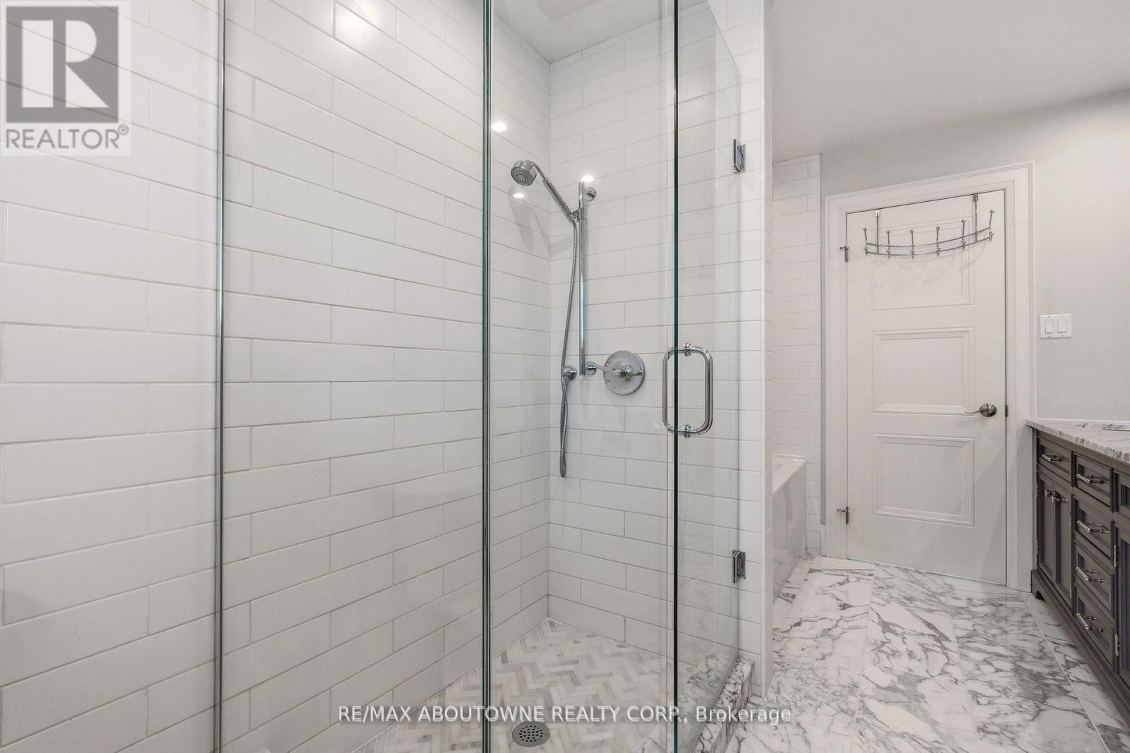 












356 SHOREACRES ROAD

,
Burlington (Shoreacres),




Ontario
L7L2H5

