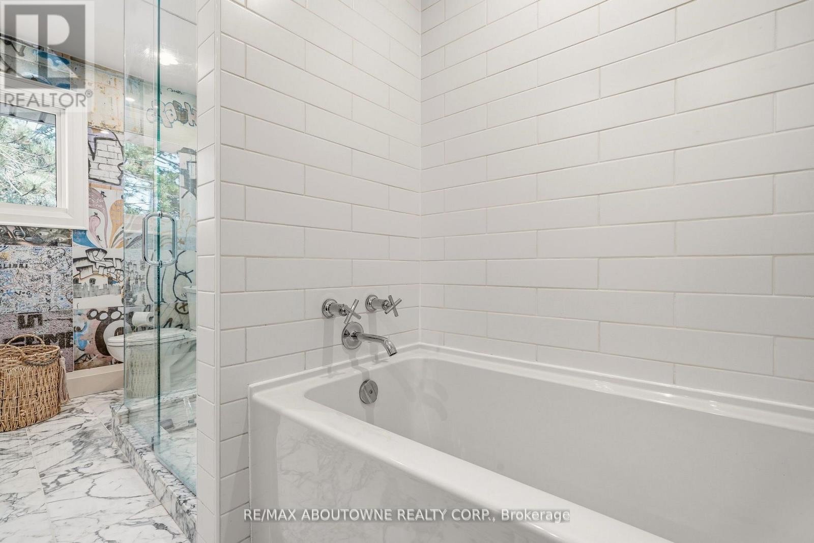 












356 SHOREACRES ROAD

,
Burlington (Shoreacres),




Ontario
L7L2H5

