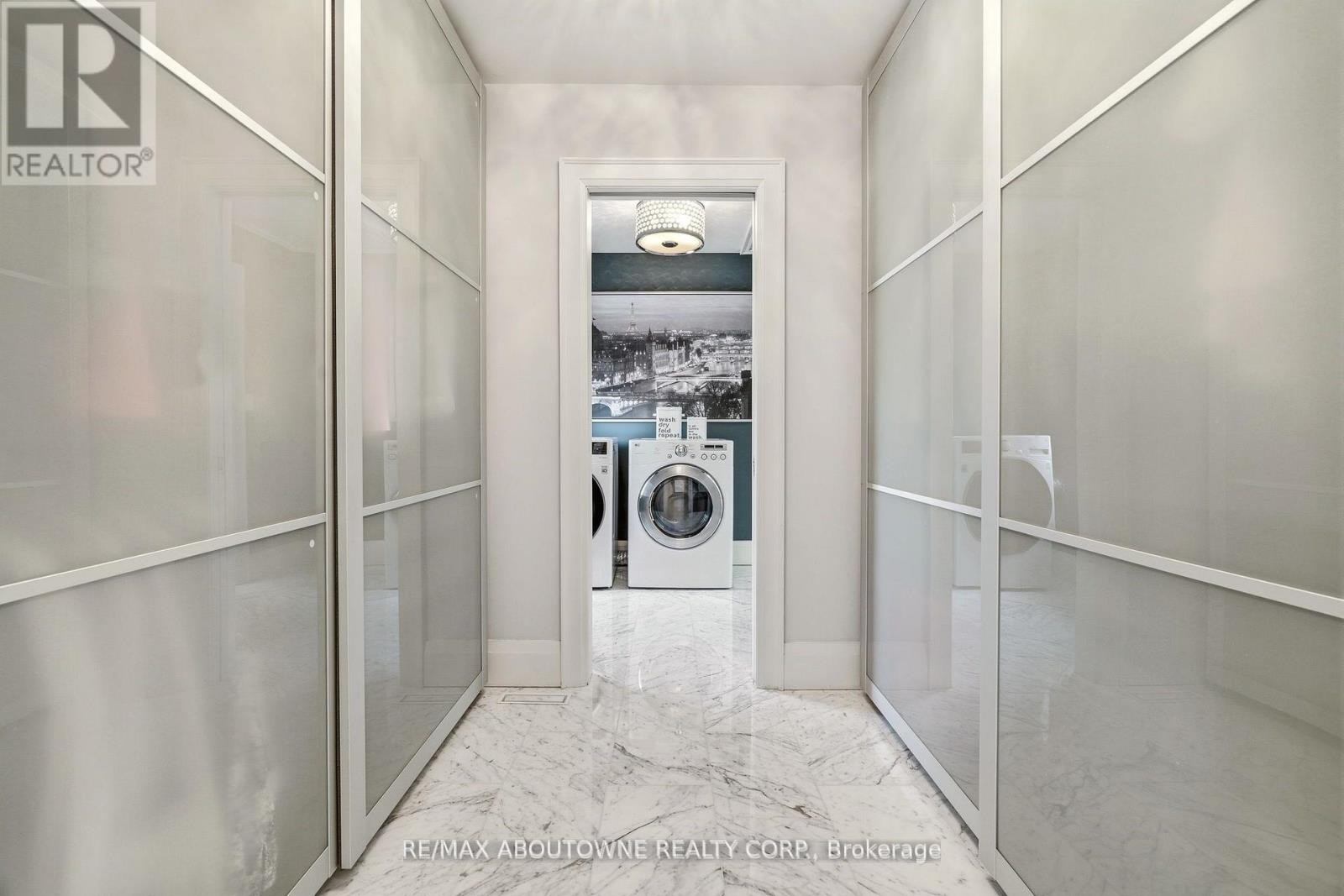 












356 SHOREACRES ROAD

,
Burlington (Shoreacres),




Ontario
L7L2H5

