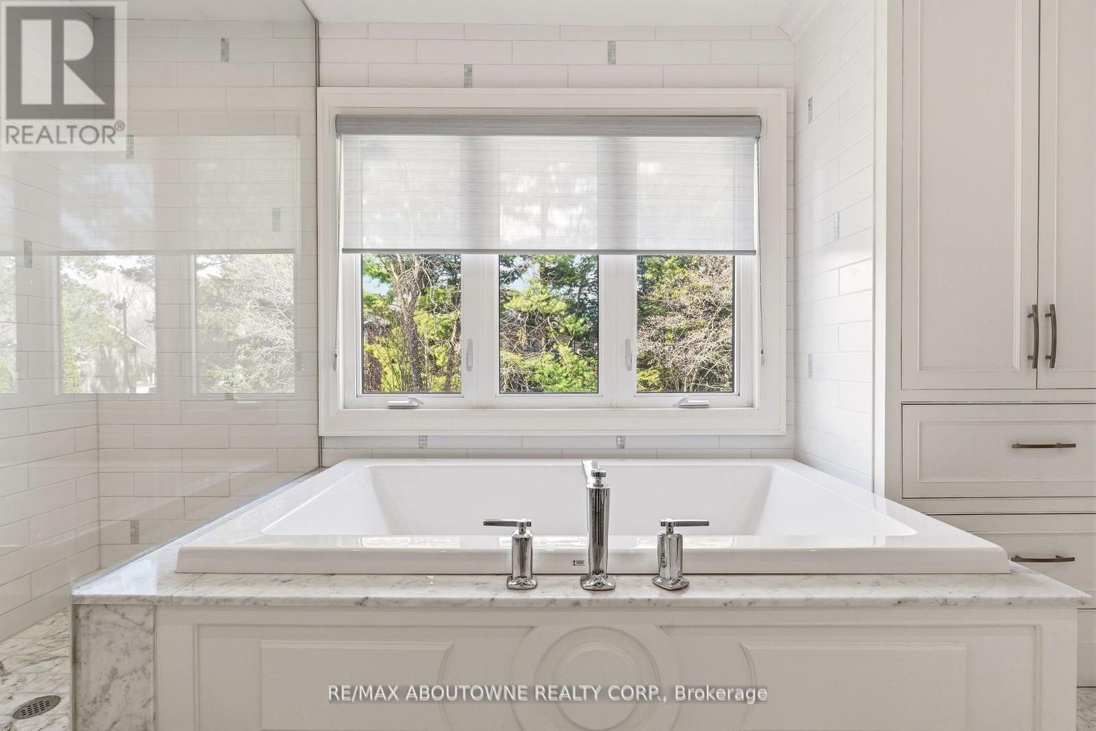 












356 SHOREACRES ROAD

,
Burlington (Shoreacres),




Ontario
L7L2H5

