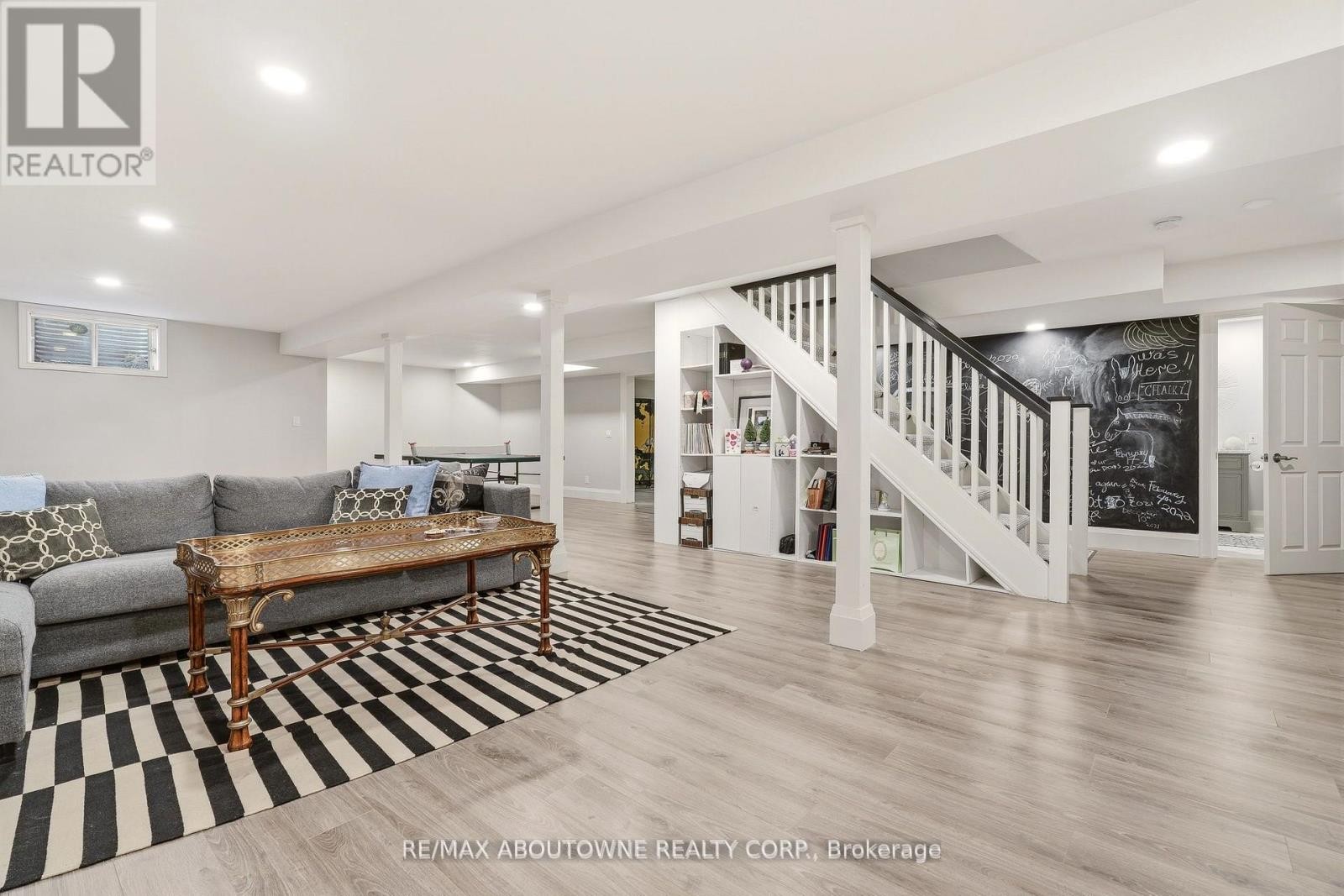 












356 SHOREACRES ROAD

,
Burlington (Shoreacres),




Ontario
L7L2H5

