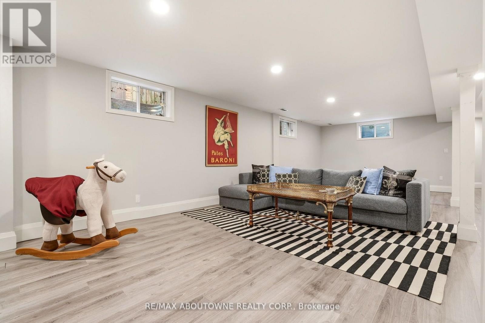 












356 SHOREACRES ROAD

,
Burlington (Shoreacres),




Ontario
L7L2H5


