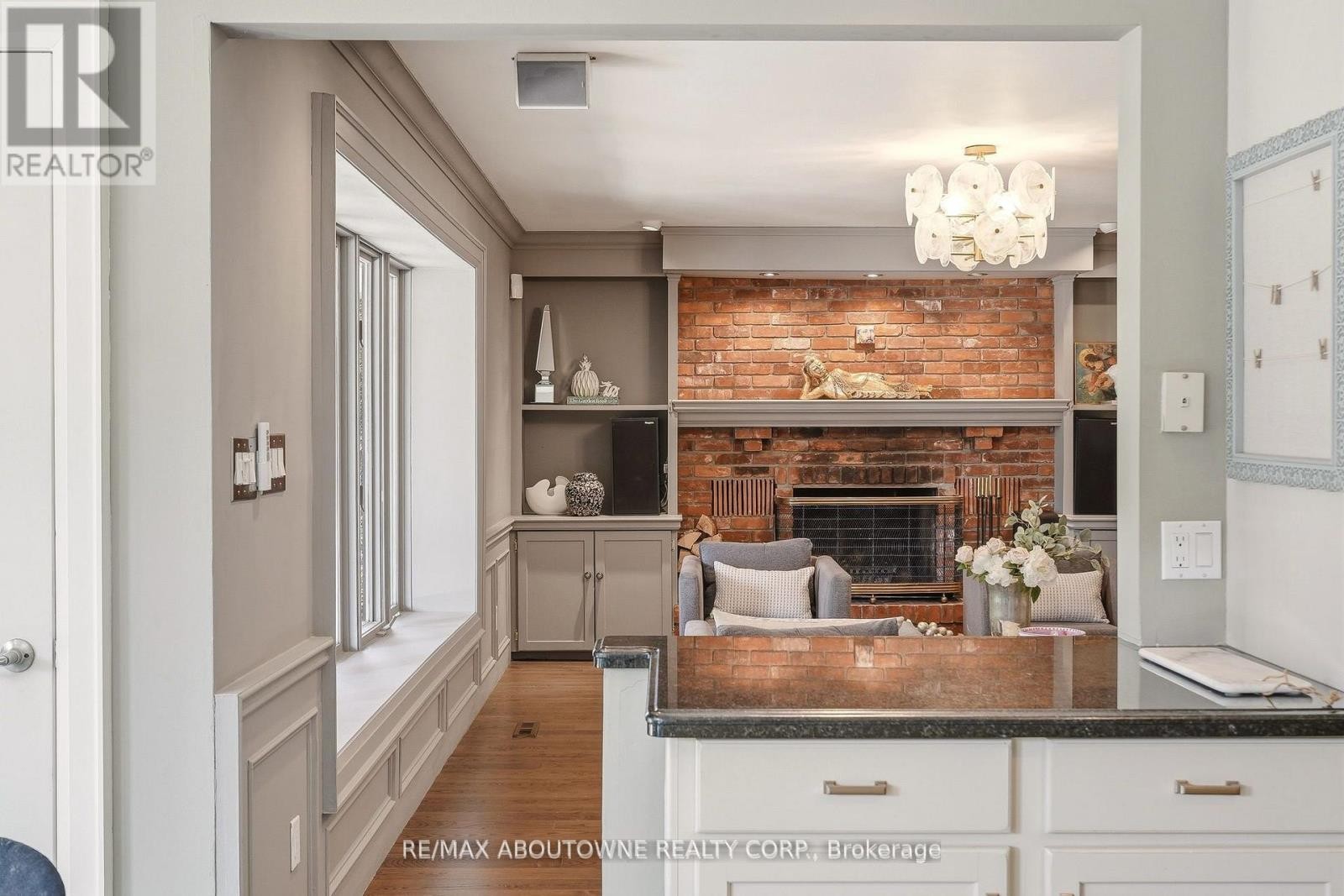 












356 SHOREACRES ROAD

,
Burlington (Shoreacres),




Ontario
L7L2H5

