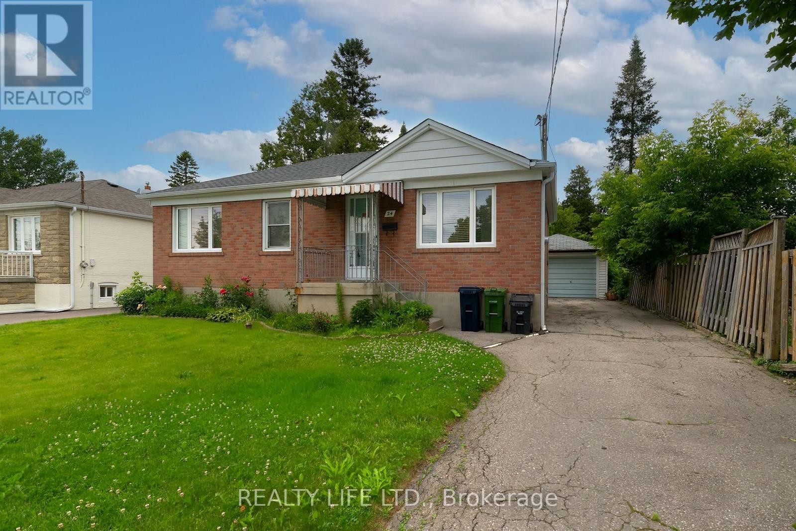 












24 BATTERSEA CRESCENT

,
Toronto (Maple Leaf),




Ontario
M6L1G8

