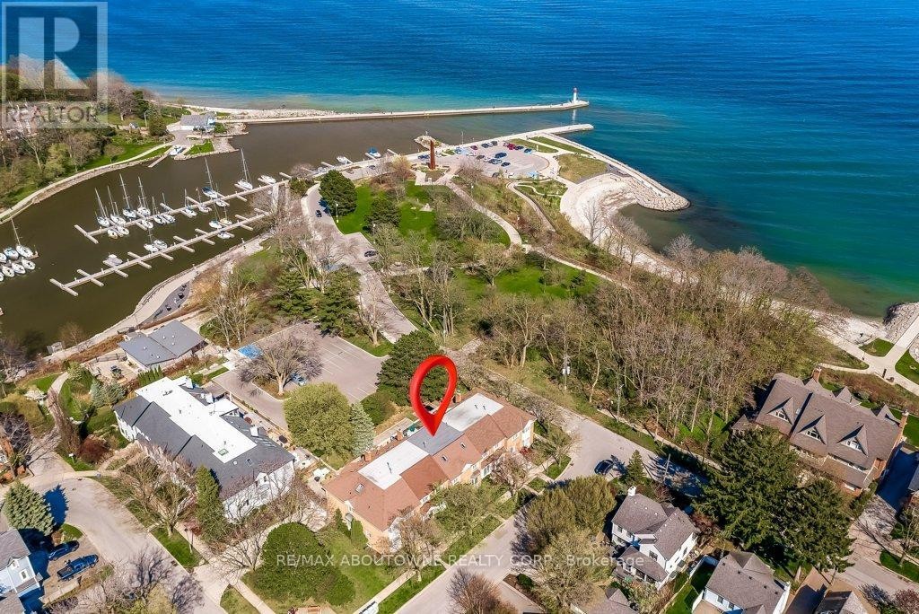 












21 CHISHOLM STREET

,
Oakville (CO Central),




Ontario
L6K3W2

