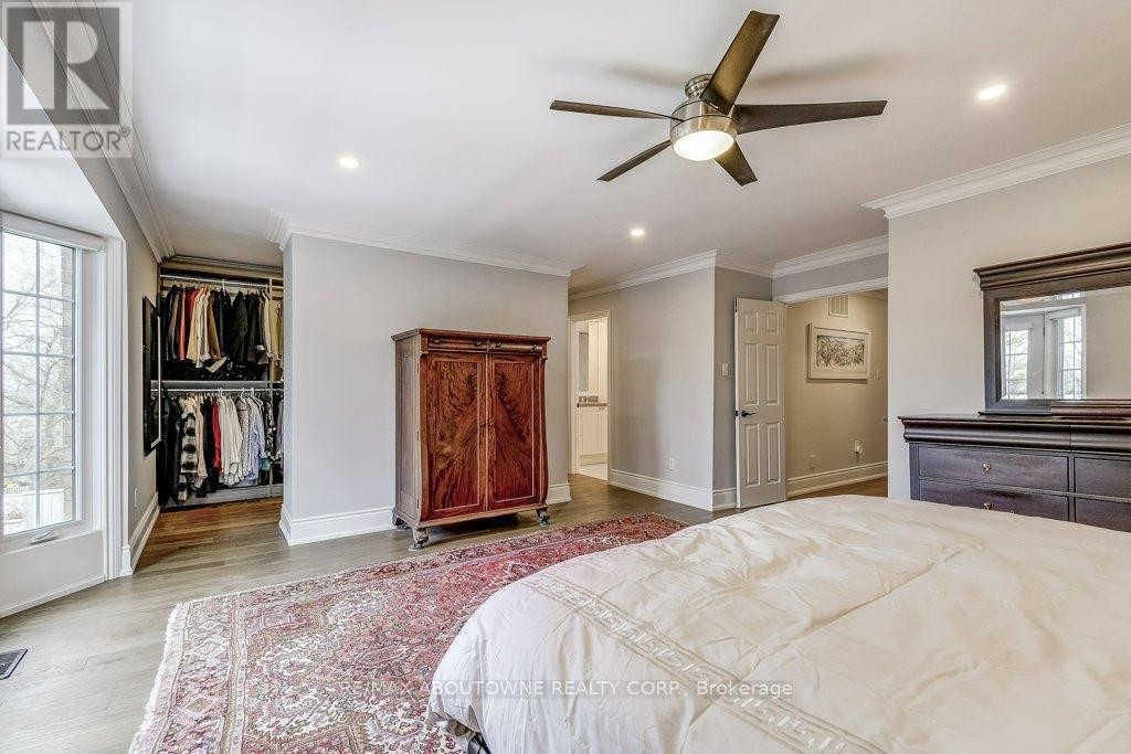 












21 CHISHOLM STREET

,
Oakville (CO Central),




Ontario
L6K3W2

