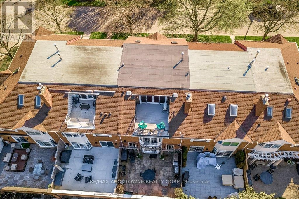 












21 CHISHOLM STREET

,
Oakville (CO Central),




Ontario
L6K3W2

