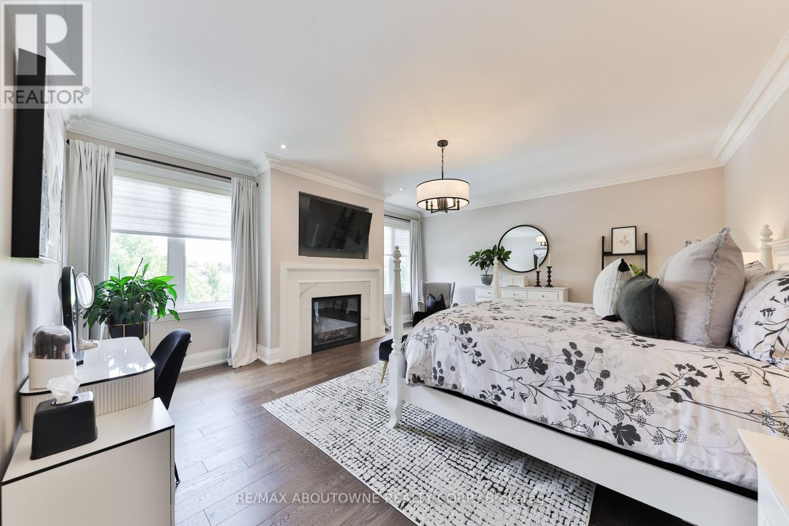 












408 SAVILLE CRESCENT

,
Oakville (WO West),




Ontario
L6L3T8

