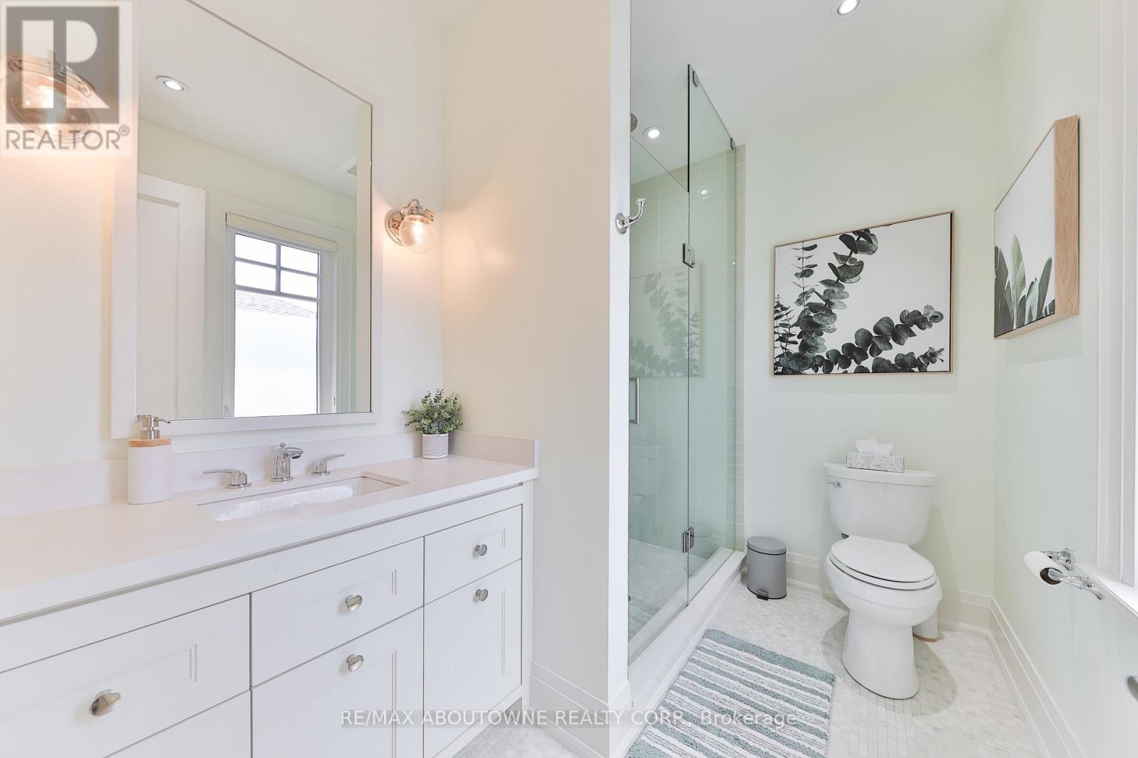 












408 SAVILLE CRESCENT

,
Oakville (WO West),




Ontario
L6L3T8

