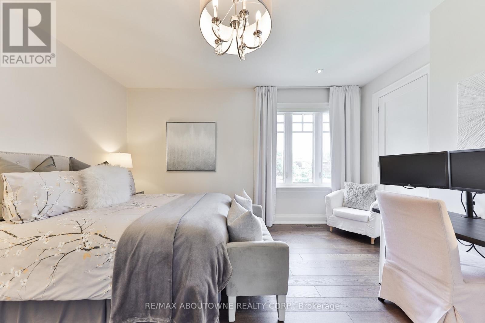 












408 SAVILLE CRESCENT

,
Oakville (WO West),




Ontario
L6L3T8

