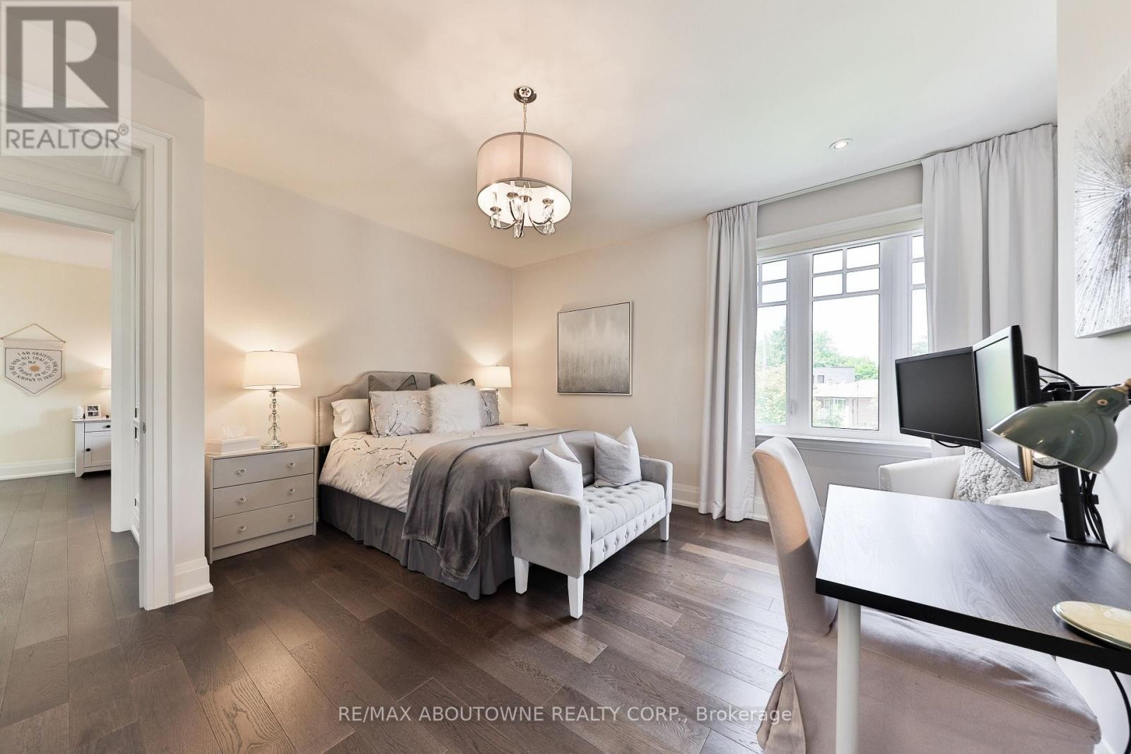 












408 SAVILLE CRESCENT

,
Oakville (WO West),




Ontario
L6L3T8

