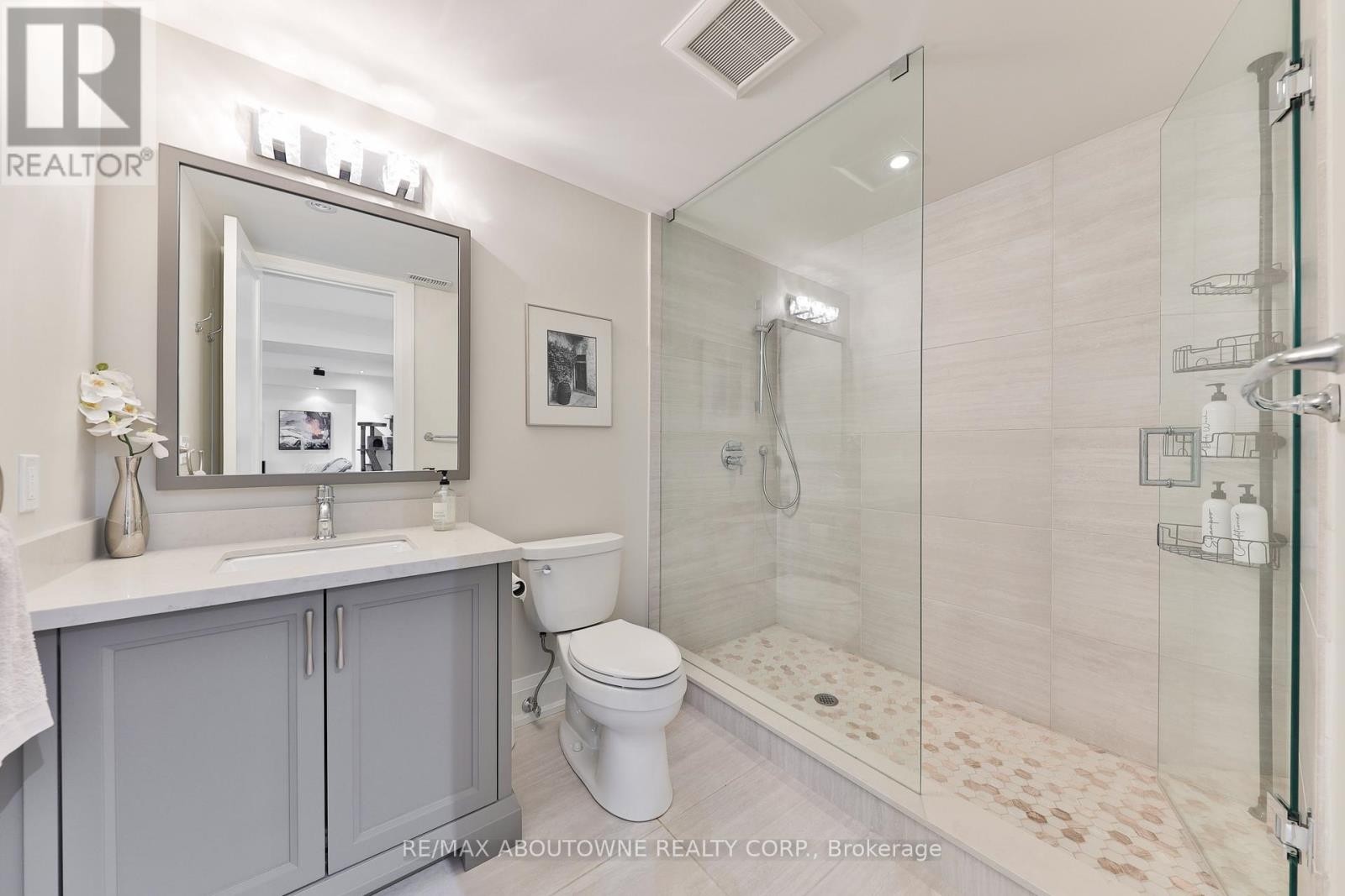 












408 SAVILLE CRESCENT

,
Oakville (WO West),




Ontario
L6L3T8


