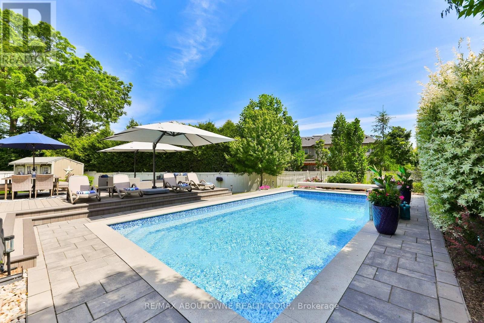 












408 SAVILLE CRESCENT

,
Oakville (WO West),




Ontario
L6L3T8

