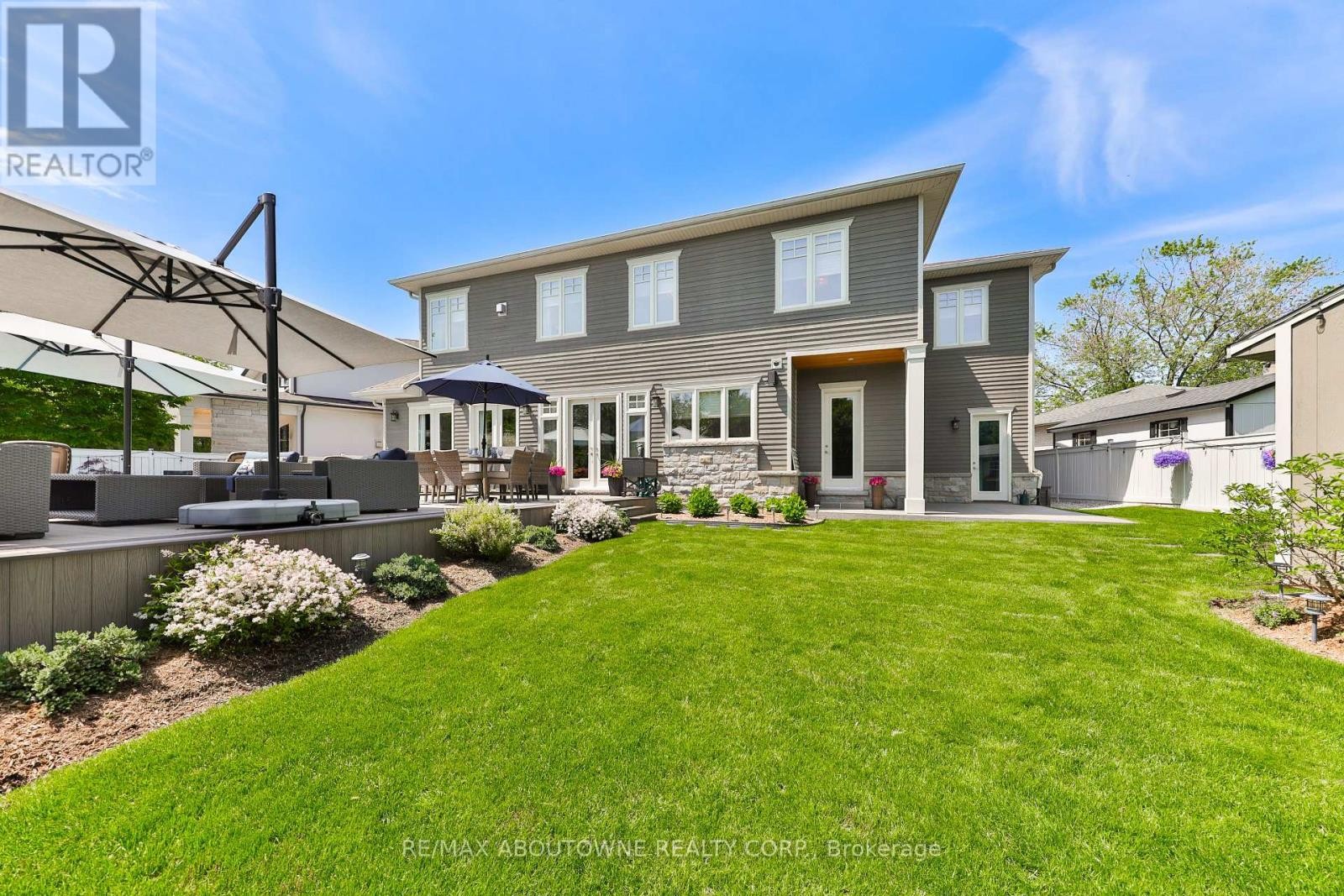 












408 SAVILLE CRESCENT

,
Oakville (WO West),




Ontario
L6L3T8

