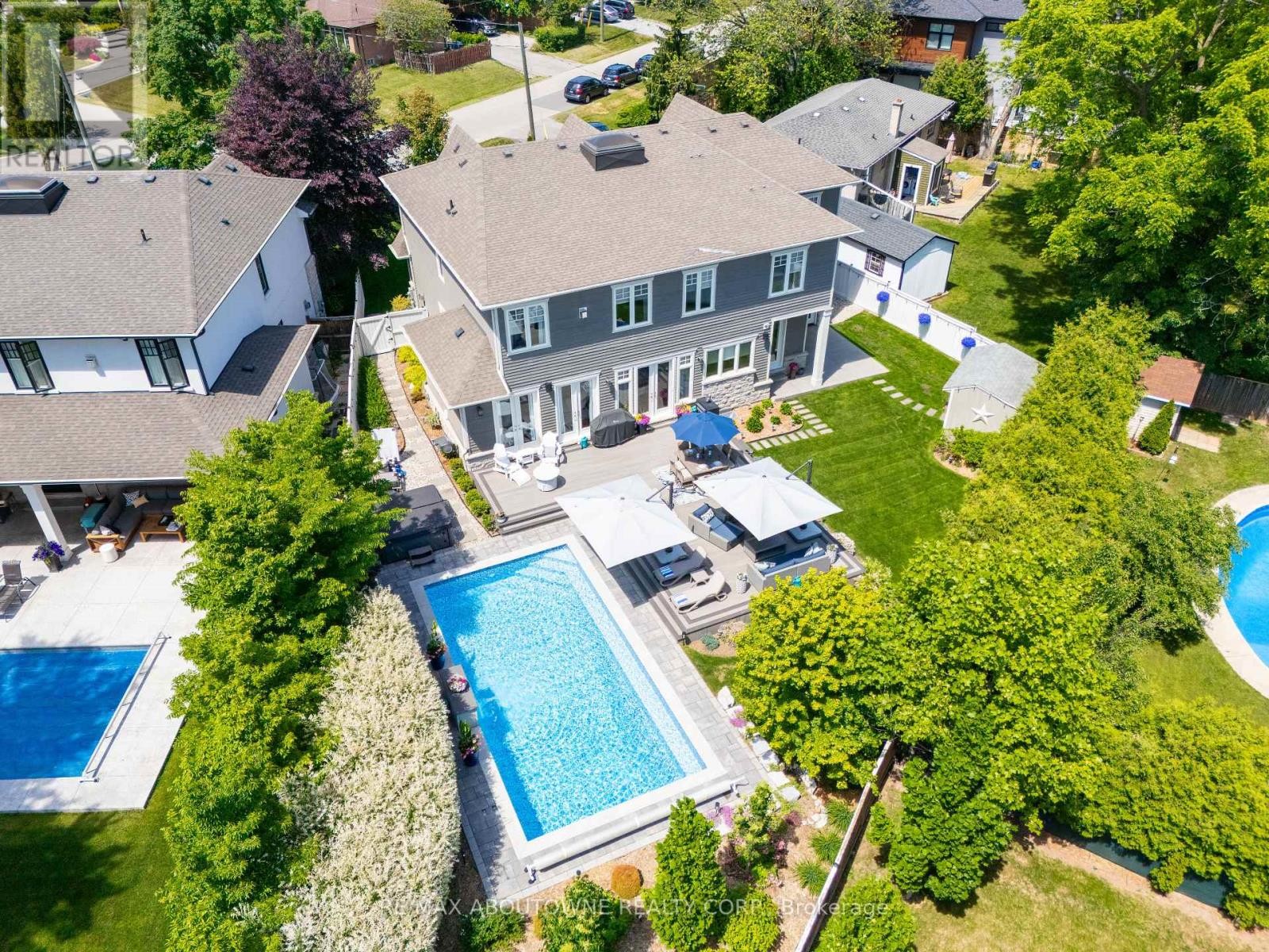 












408 SAVILLE CRESCENT

,
Oakville (WO West),




Ontario
L6L3T8

