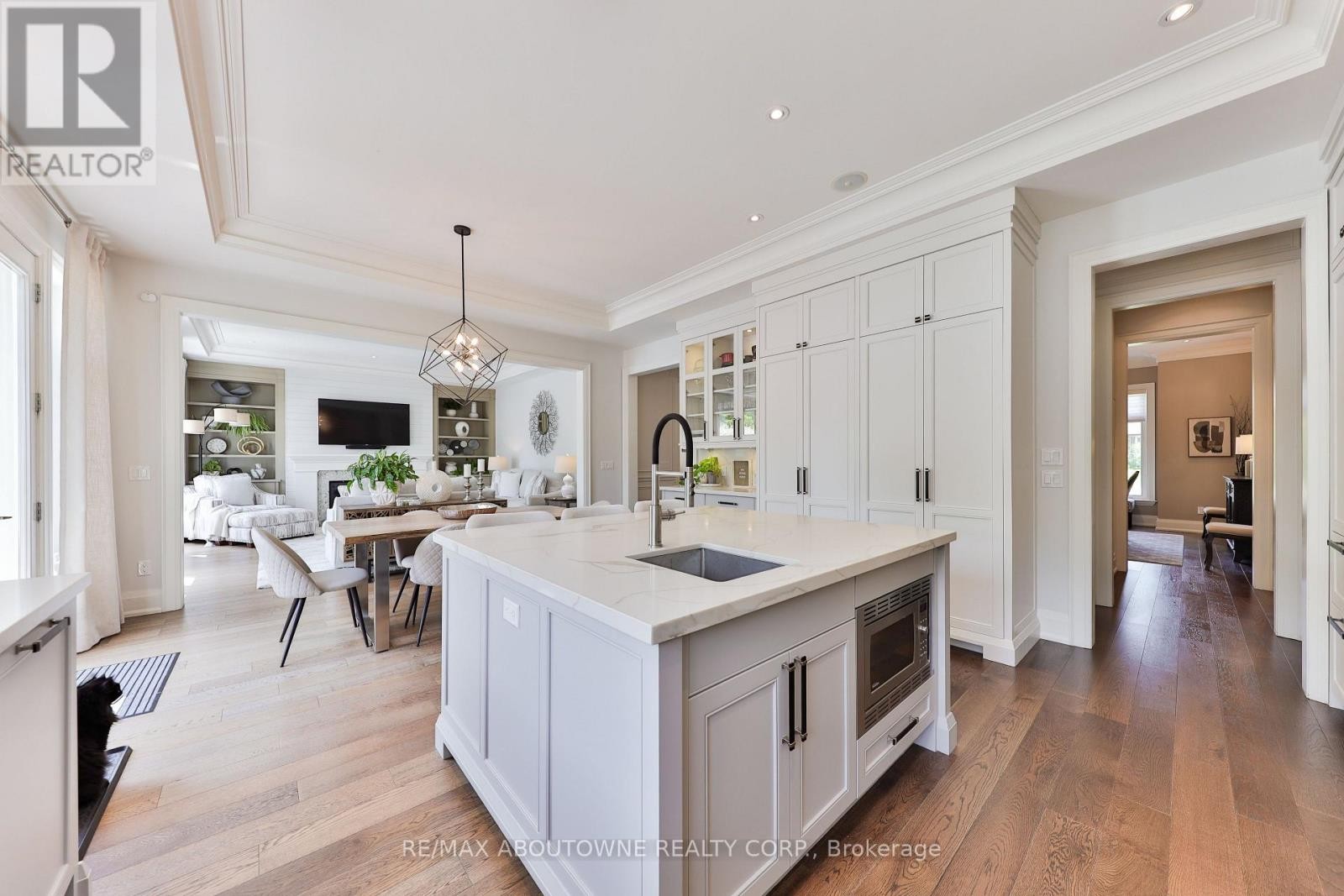 












408 SAVILLE CRESCENT

,
Oakville (WO West),




Ontario
L6L3T8

