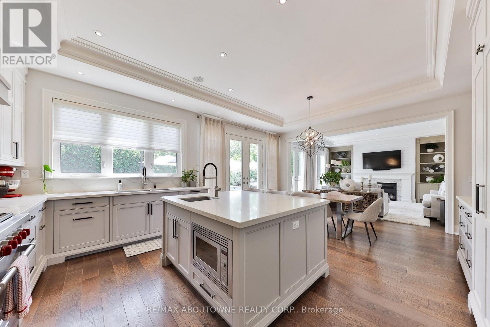 












408 SAVILLE CRESCENT

,
Oakville (WO West),




Ontario
L6L3T8

