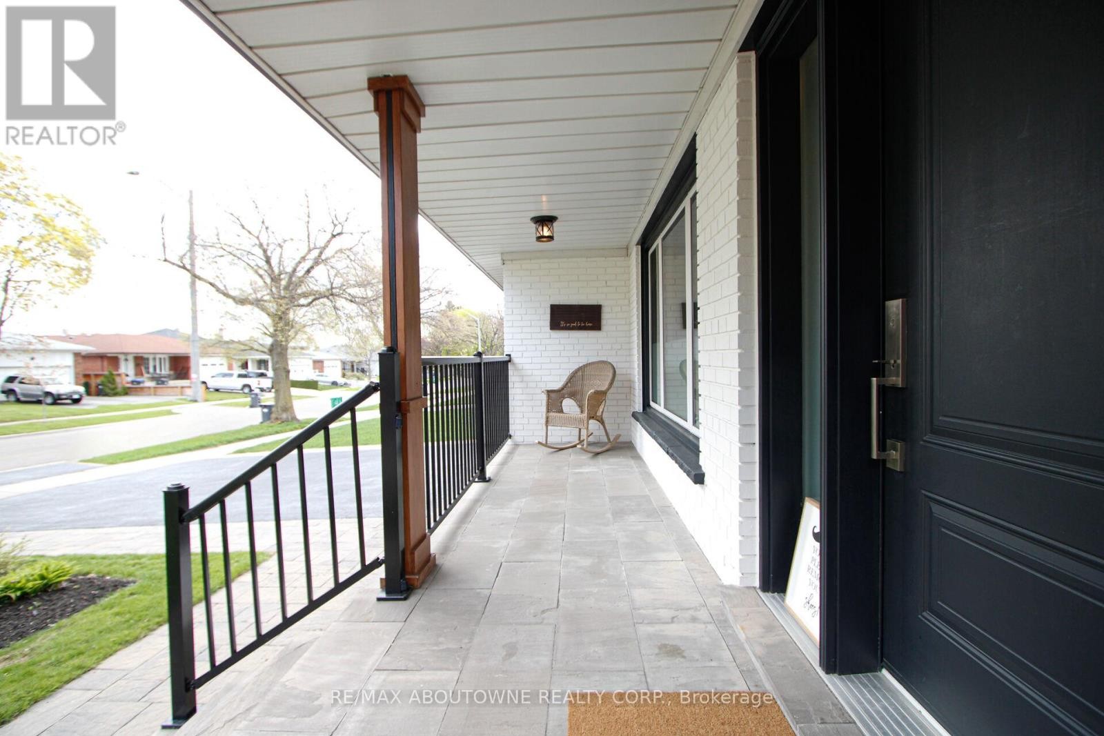 












3302 CARDROSS ROAD

,
Mississauga (Applewood),




Ontario
L4X2N2

