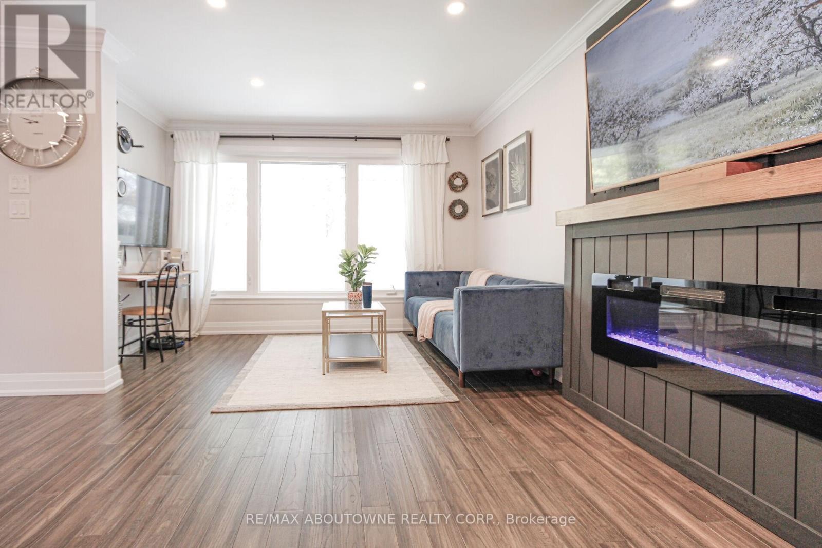 












3302 CARDROSS ROAD

,
Mississauga (Applewood),




Ontario
L4X2N2

