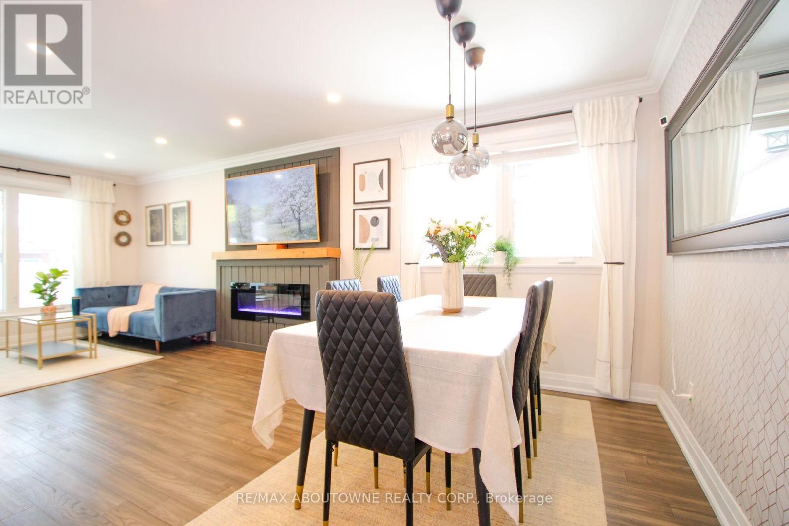 












3302 CARDROSS ROAD

,
Mississauga (Applewood),




Ontario
L4X2N2

