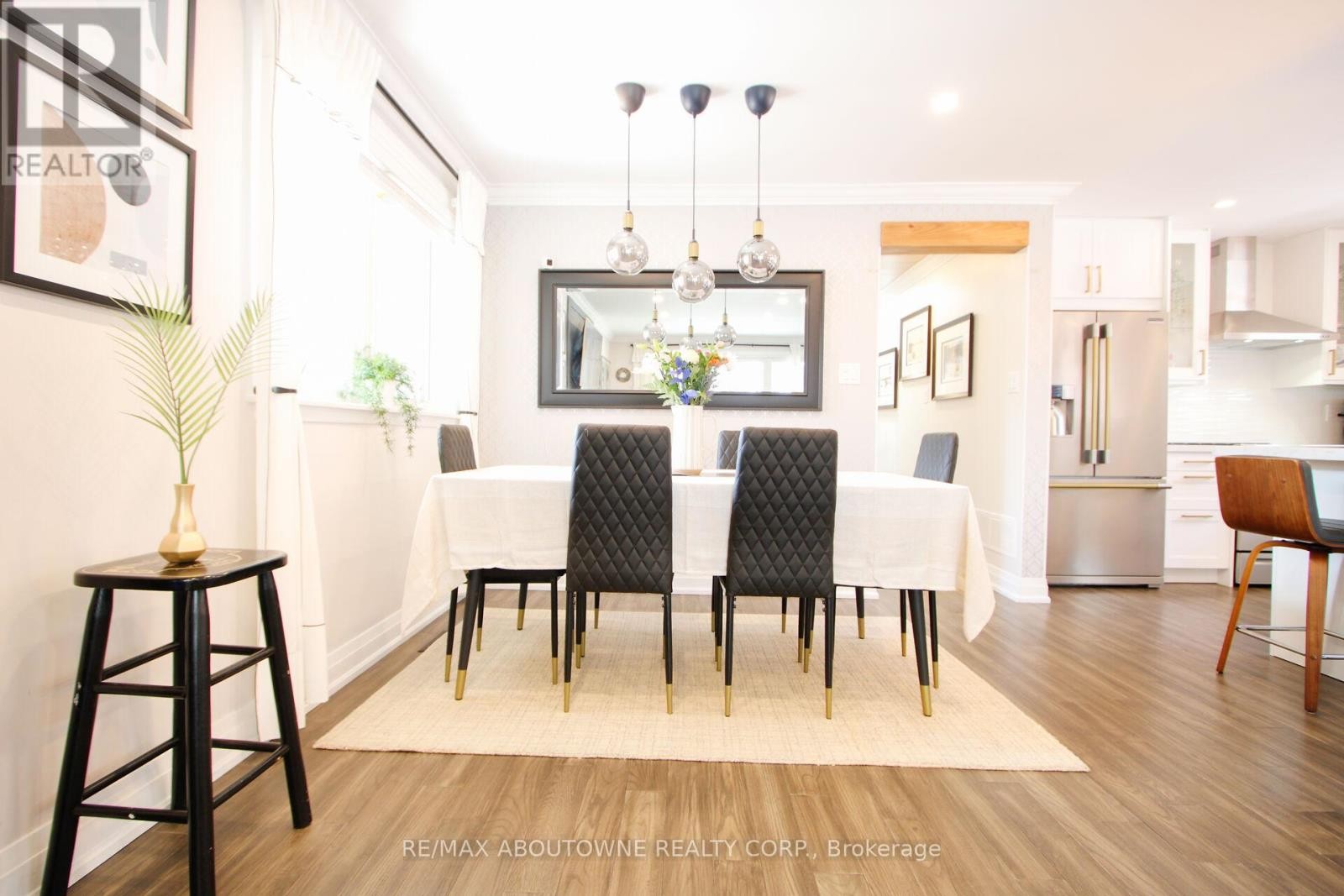 












3302 CARDROSS ROAD

,
Mississauga (Applewood),




Ontario
L4X2N2

