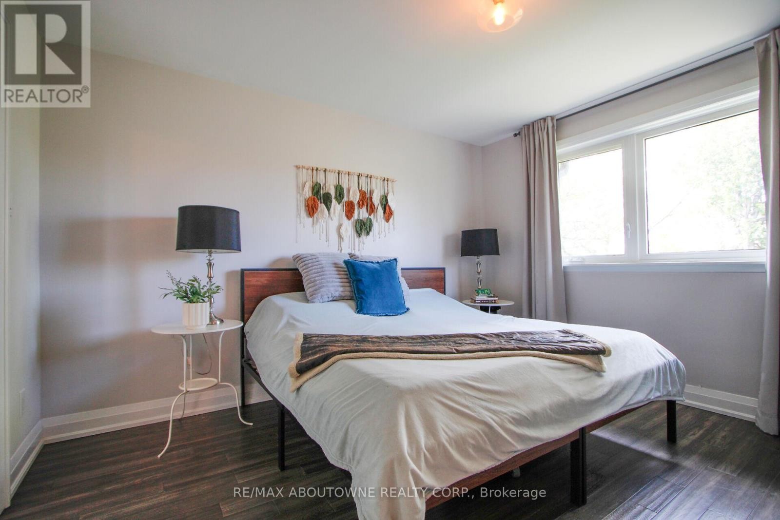 












3302 CARDROSS ROAD

,
Mississauga (Applewood),




Ontario
L4X2N2

