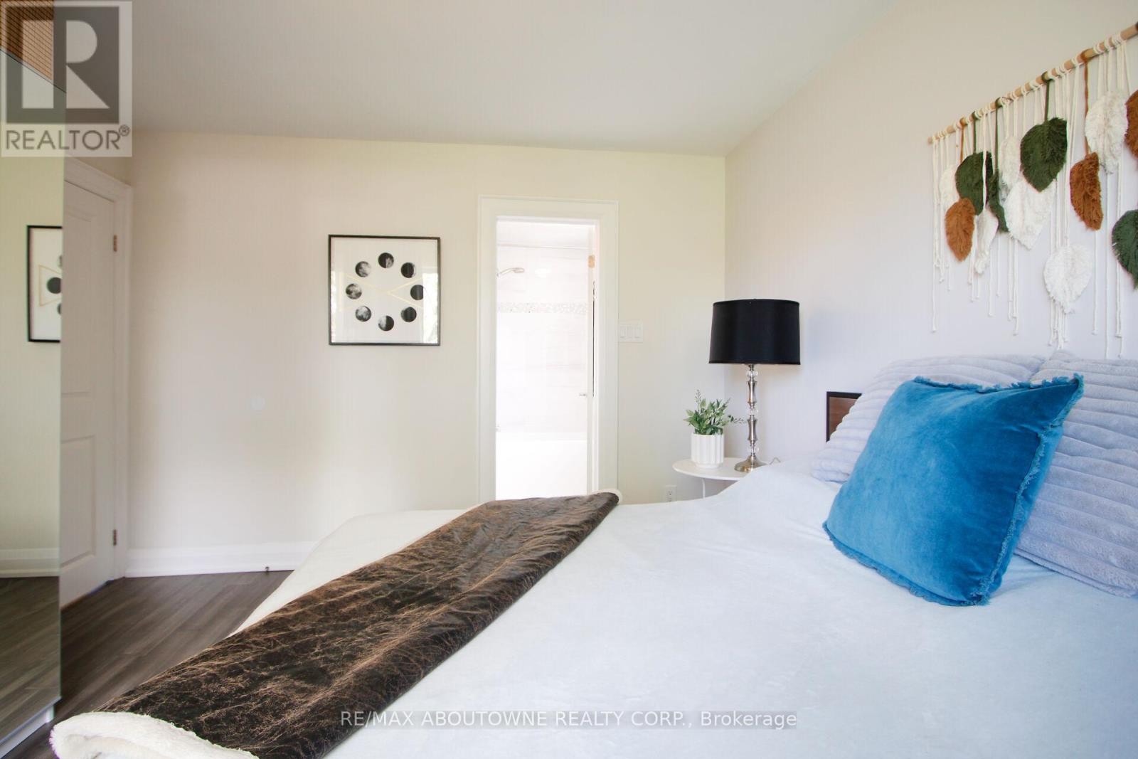 












3302 CARDROSS ROAD

,
Mississauga (Applewood),




Ontario
L4X2N2

