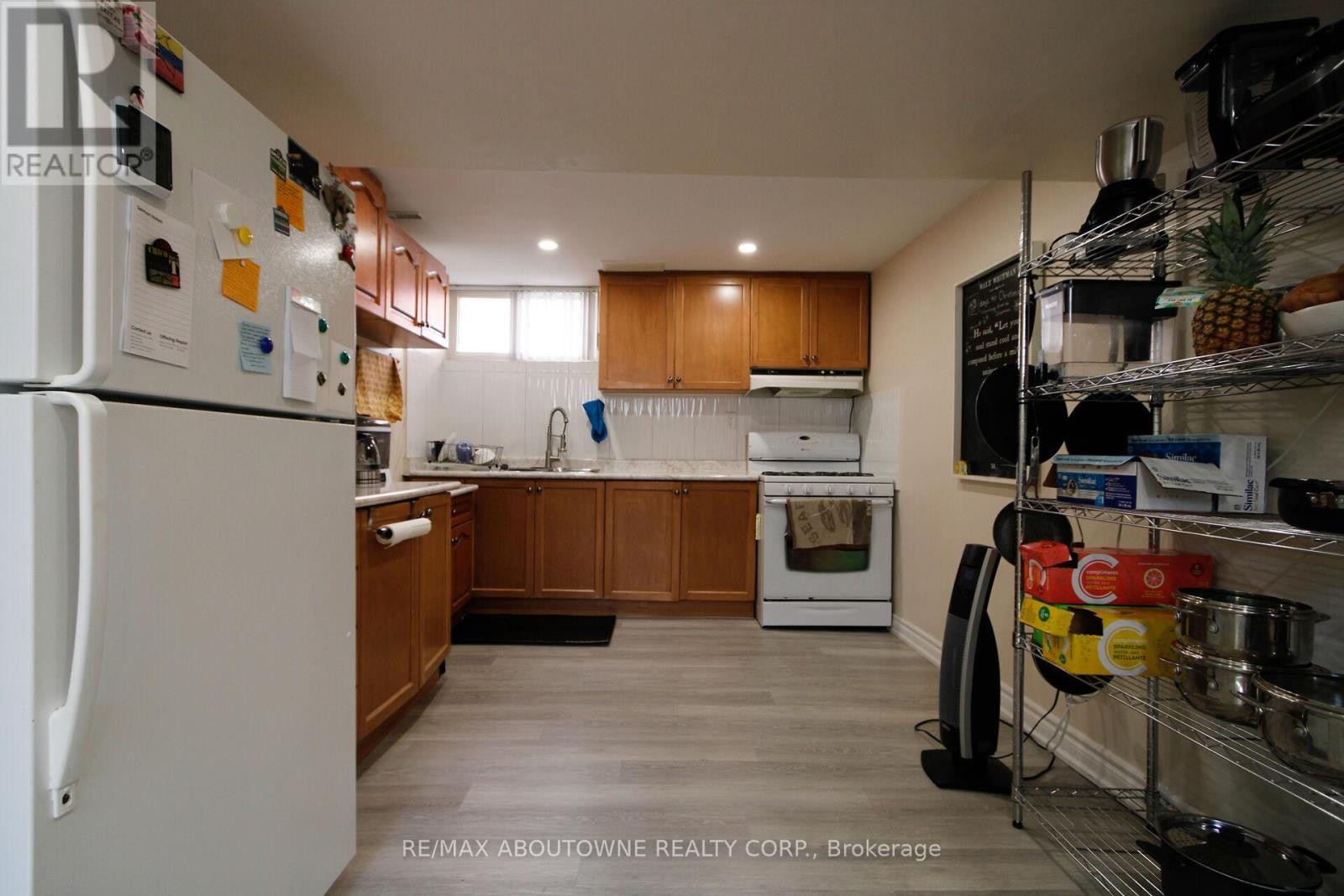 












3302 CARDROSS ROAD

,
Mississauga (Applewood),




Ontario
L4X2N2

