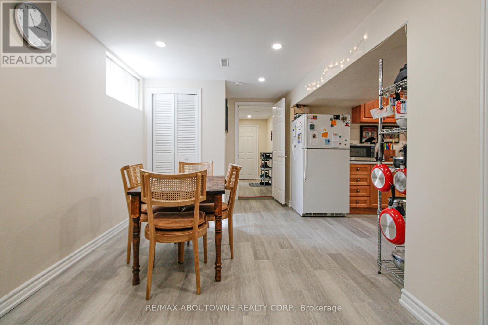 












3302 CARDROSS ROAD

,
Mississauga (Applewood),




Ontario
L4X2N2

