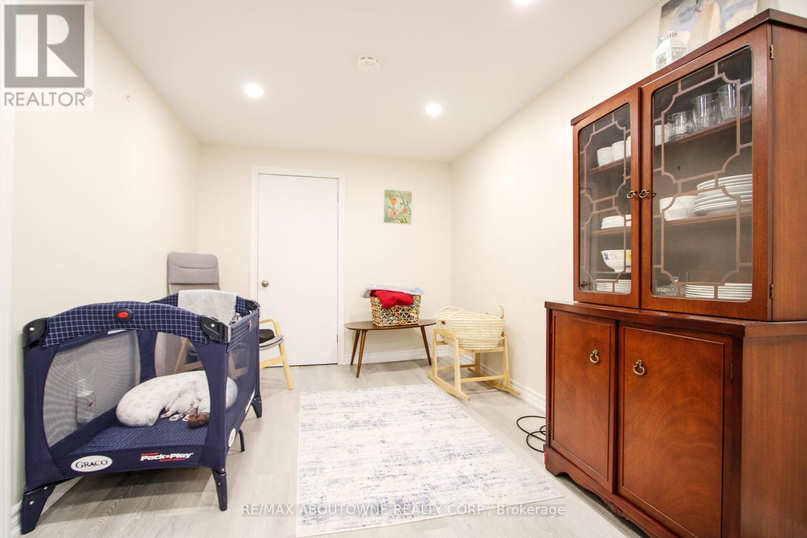 












3302 CARDROSS ROAD

,
Mississauga (Applewood),




Ontario
L4X2N2

