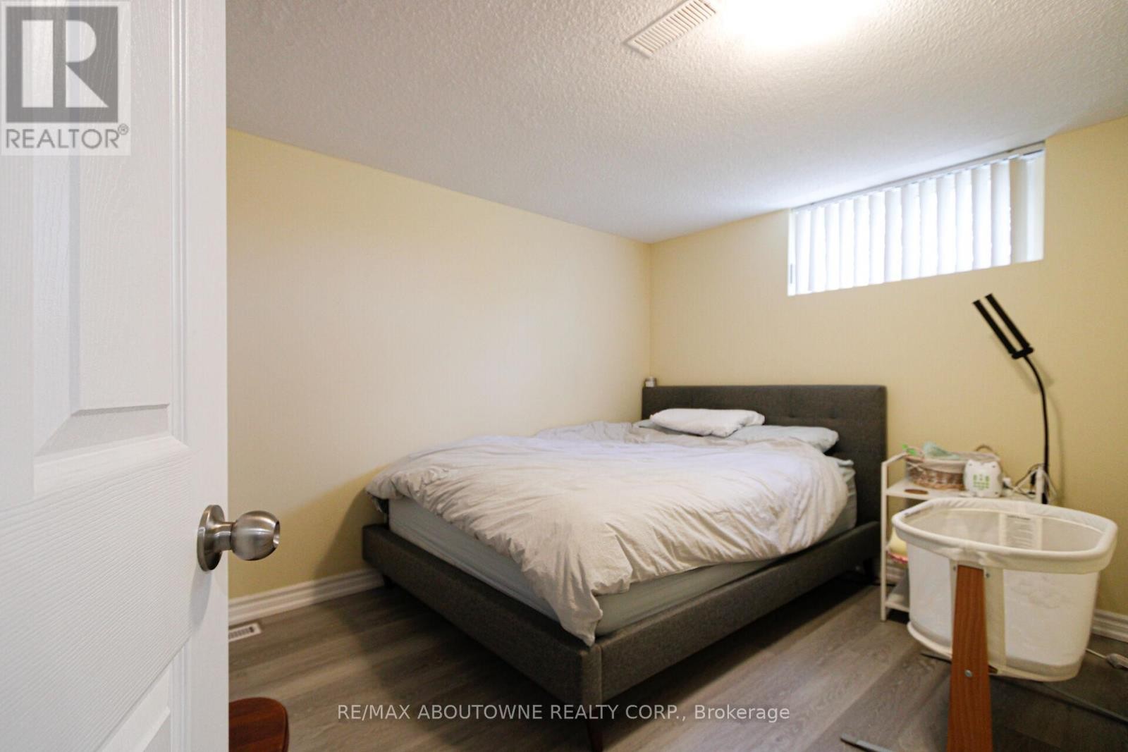 












3302 CARDROSS ROAD

,
Mississauga (Applewood),




Ontario
L4X2N2

