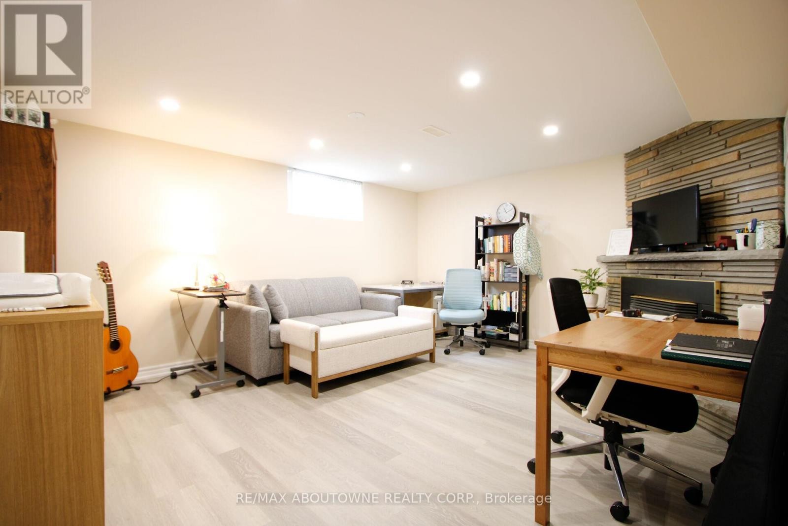 












3302 CARDROSS ROAD

,
Mississauga (Applewood),




Ontario
L4X2N2


