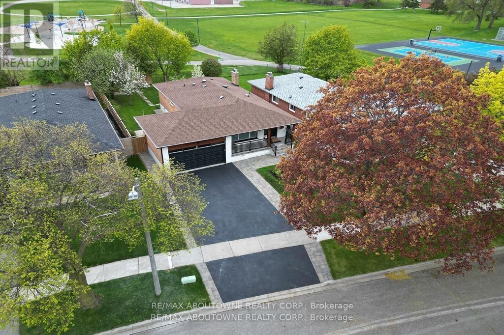 












3302 CARDROSS ROAD

,
Mississauga (Applewood),




Ontario
L4X2N2

