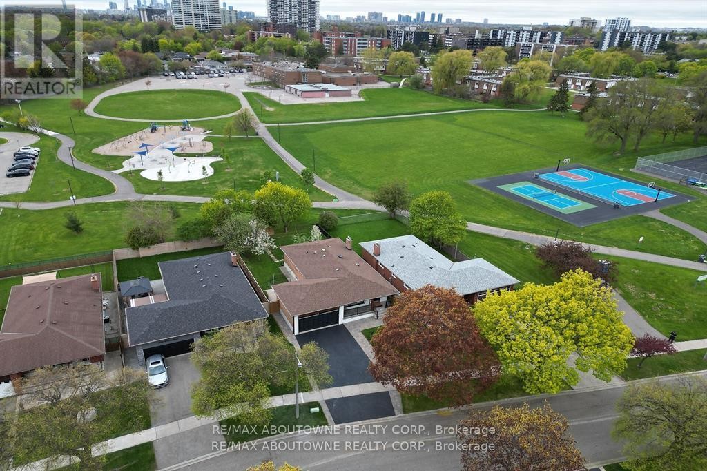 












3302 CARDROSS ROAD

,
Mississauga (Applewood),




Ontario
L4X2N2


