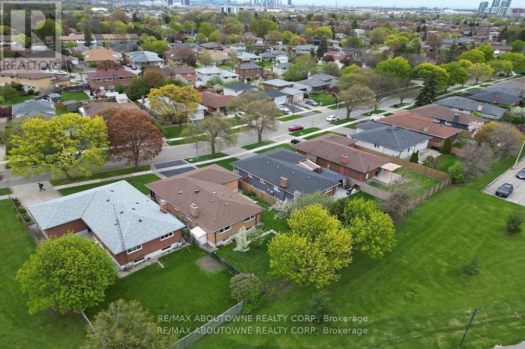 












3302 CARDROSS ROAD

,
Mississauga (Applewood),




Ontario
L4X2N2

