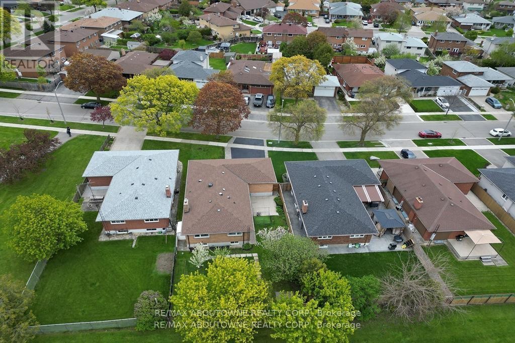 












3302 CARDROSS ROAD

,
Mississauga (Applewood),




Ontario
L4X2N2

