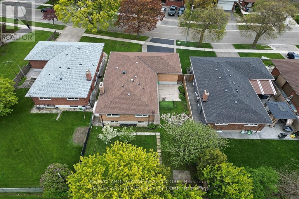 












3302 CARDROSS ROAD

,
Mississauga (Applewood),




Ontario
L4X2N2

