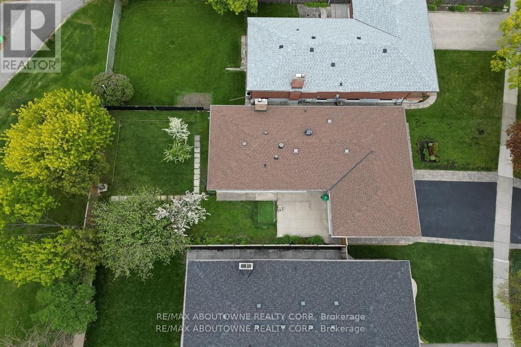 












3302 CARDROSS ROAD

,
Mississauga (Applewood),




Ontario
L4X2N2

