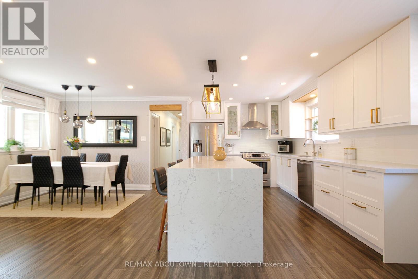 












3302 CARDROSS ROAD

,
Mississauga (Applewood),




Ontario
L4X2N2

