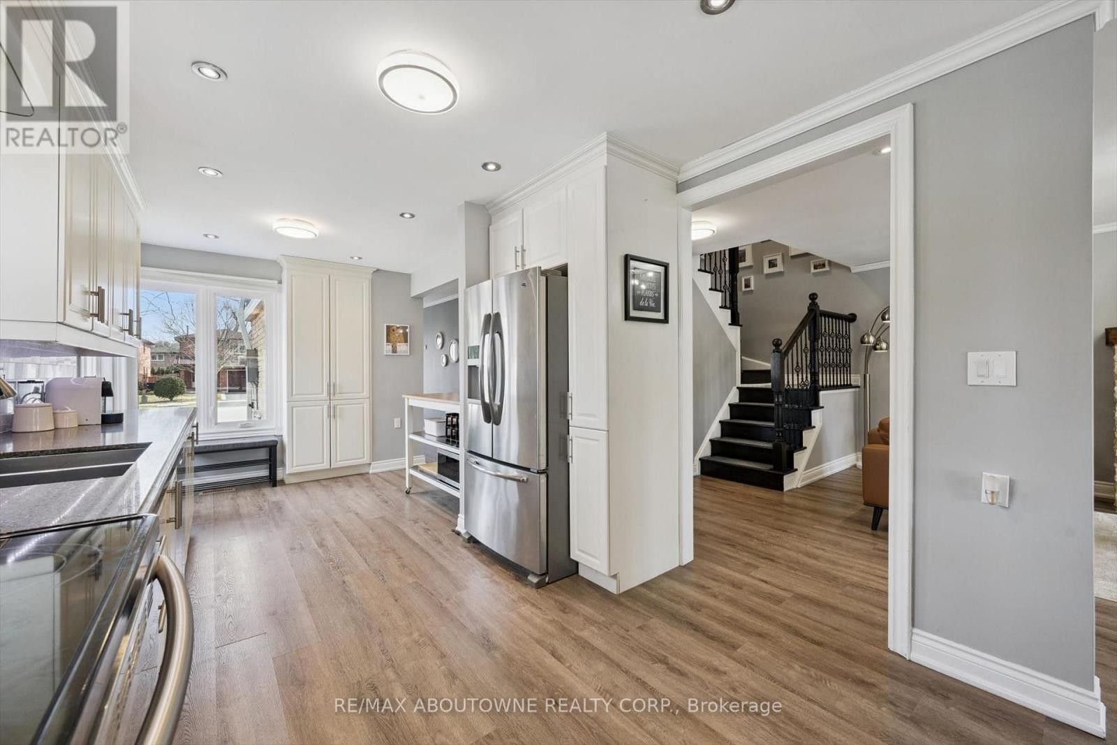 












395 MAIDSTONE CRESCENT

,
Oakville (GA Glen Abbey),




Ontario
L6M1C1

